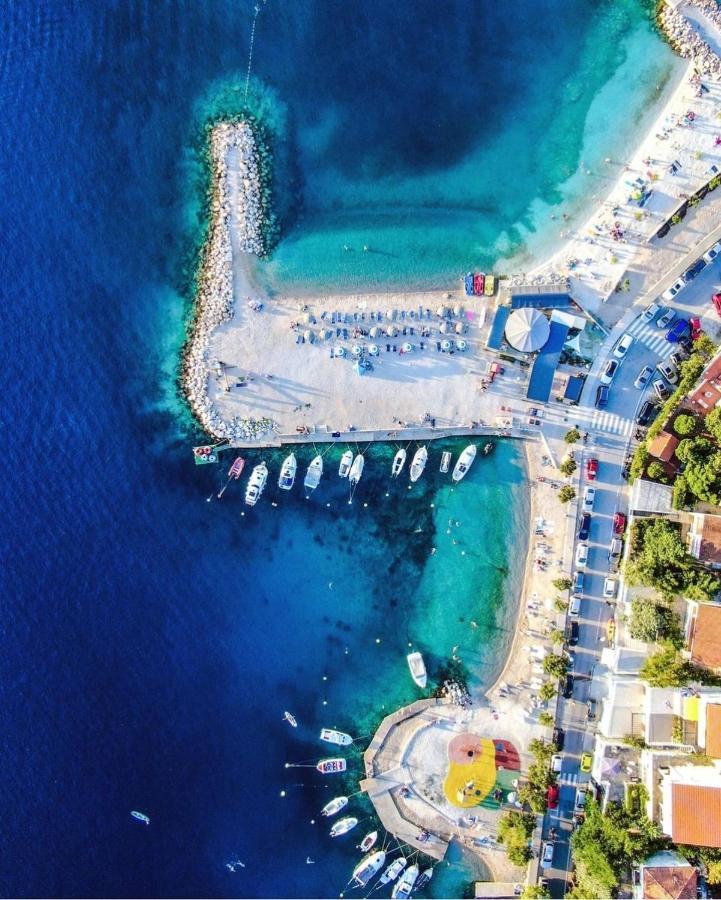 Apartmani Mazzarolli Jadranovo Bagian luar foto
