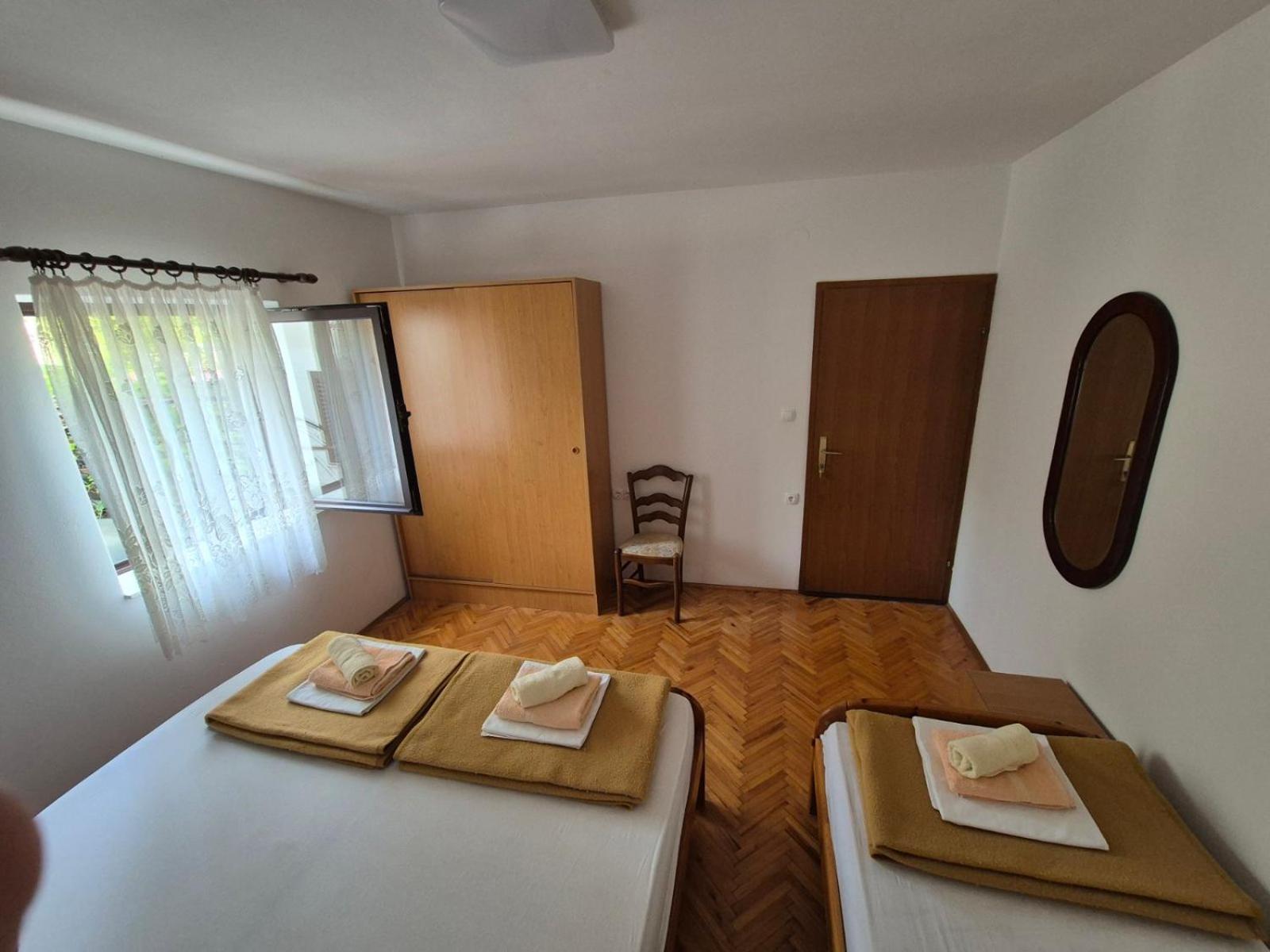 Apartmani Mazzarolli Jadranovo Bagian luar foto